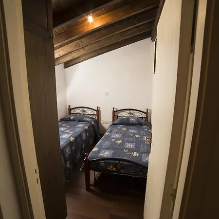 Symposio Nikos House Pelendri
